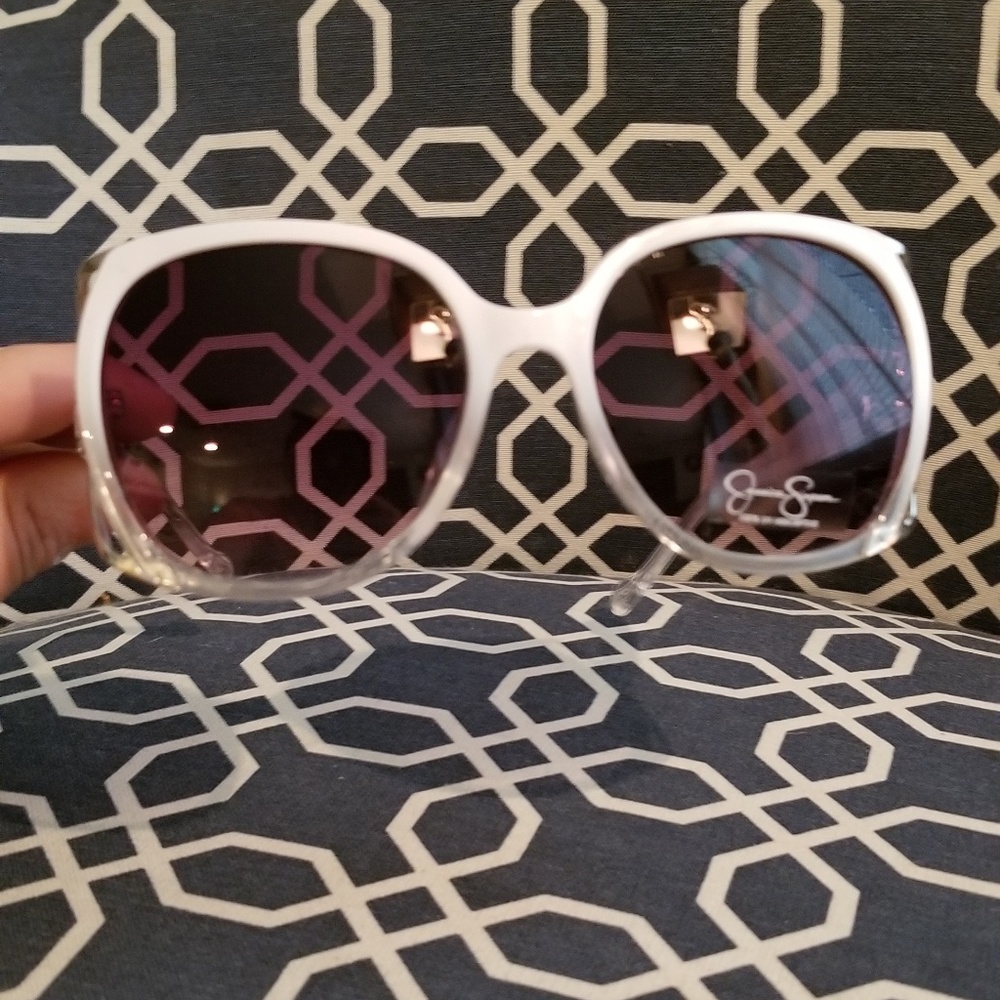 BRAND NEW JESSICA SIMPSON Sunglasses